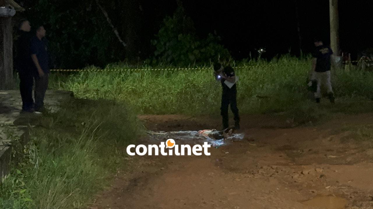O monitorado Luiz Carlos Ferreira de Araújo, de 29 anos, foi encontrado ensanguentado na Rua São Paulo. Samu confirmou a morte.