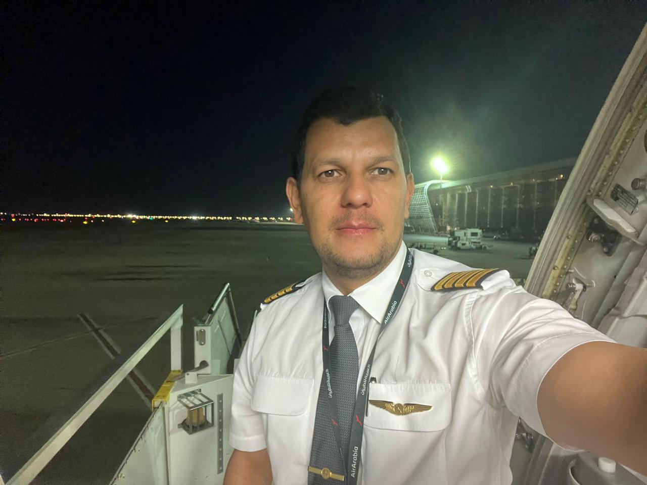 Acreano que atua como piloto na Arábia Saudita diz que operações seguem normais e relata impacto pontual dos conflitos na aviação regional.