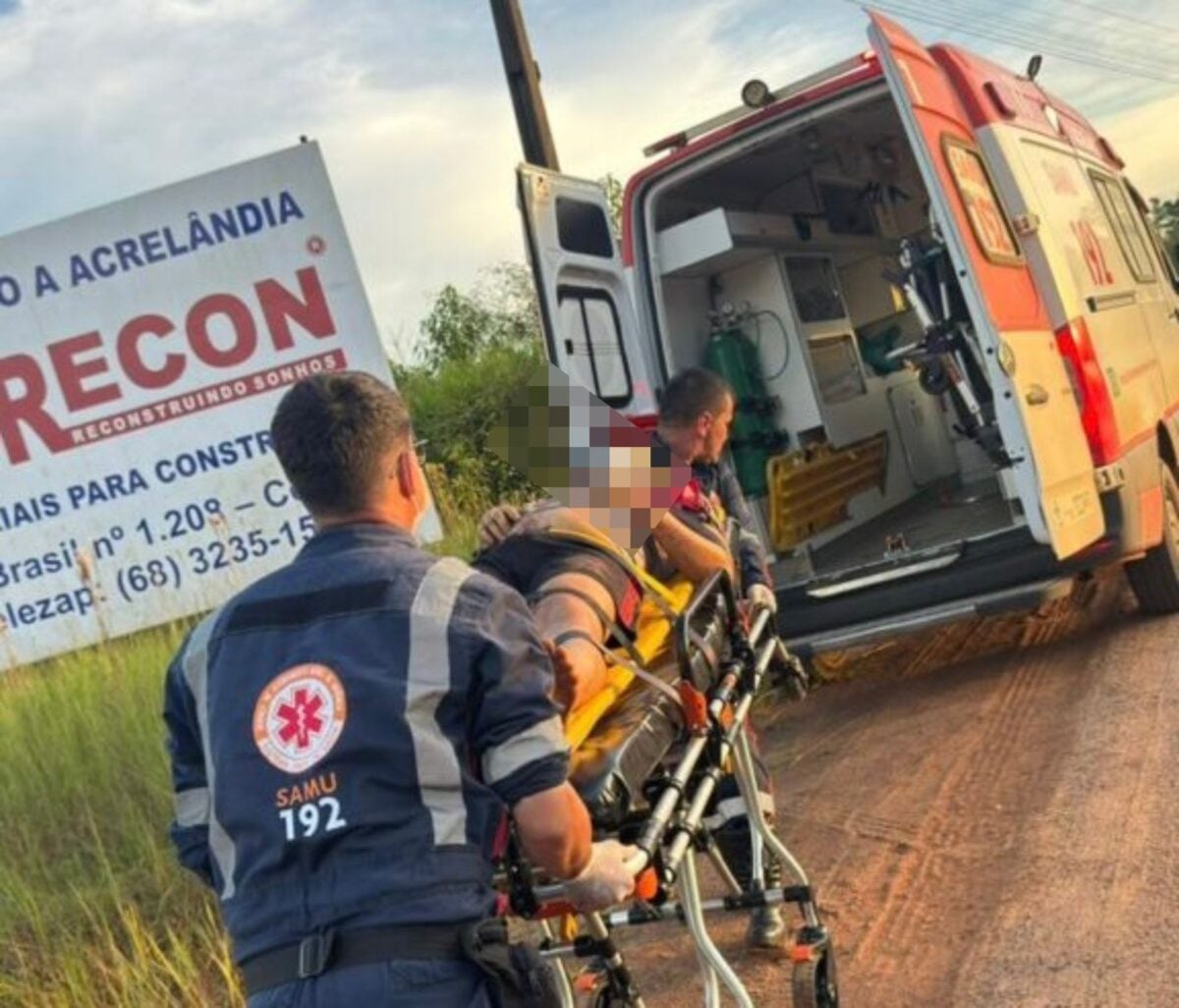 Casal sofre ferimentos após motocicleta sair da pista em rodovia do interior do Acre