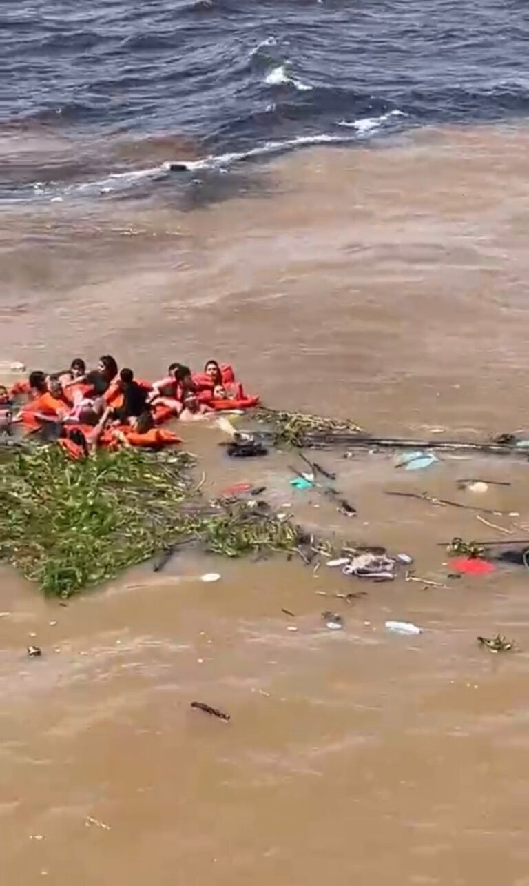 O acidente aconteceu no Encontro das Águas, em Manaus