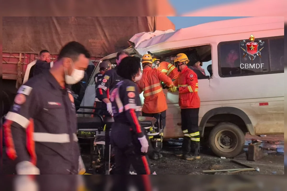 Acidente na BR-020 deixa cinco mortos e 11 feridos na madrugada. Vítimas foram socorridas e levadas a hospitais em Formosa e Brasília.
