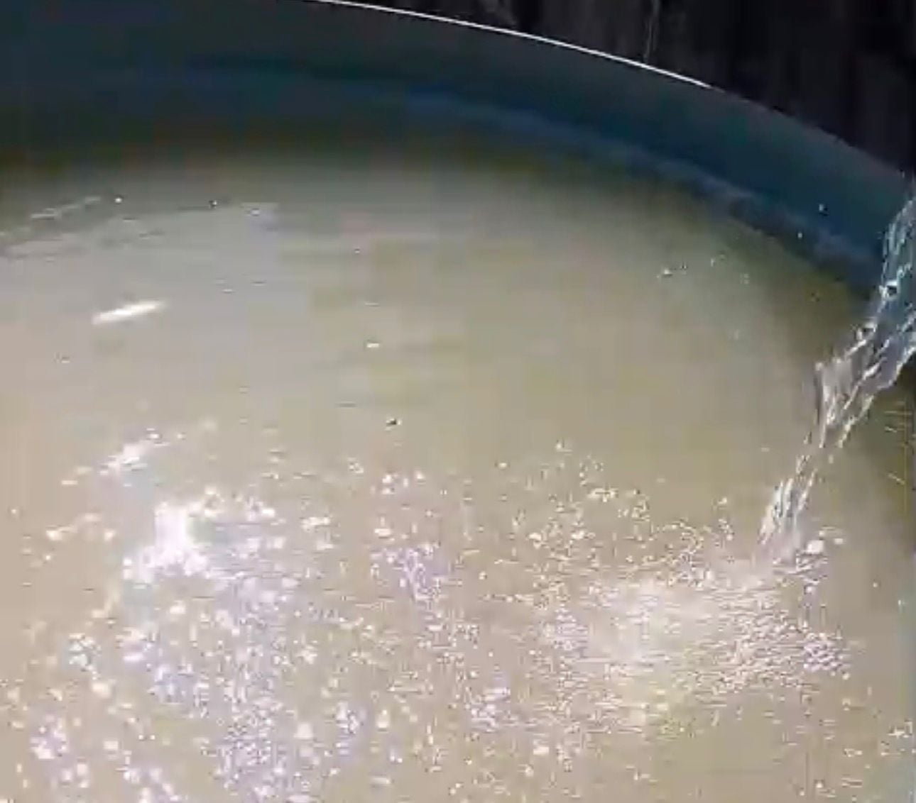 Segundo o órgão, a falha ocorreu durante a madrugada e permitiu que uma quantidade de água fora do padrão chegasse ao tanque de distribuição