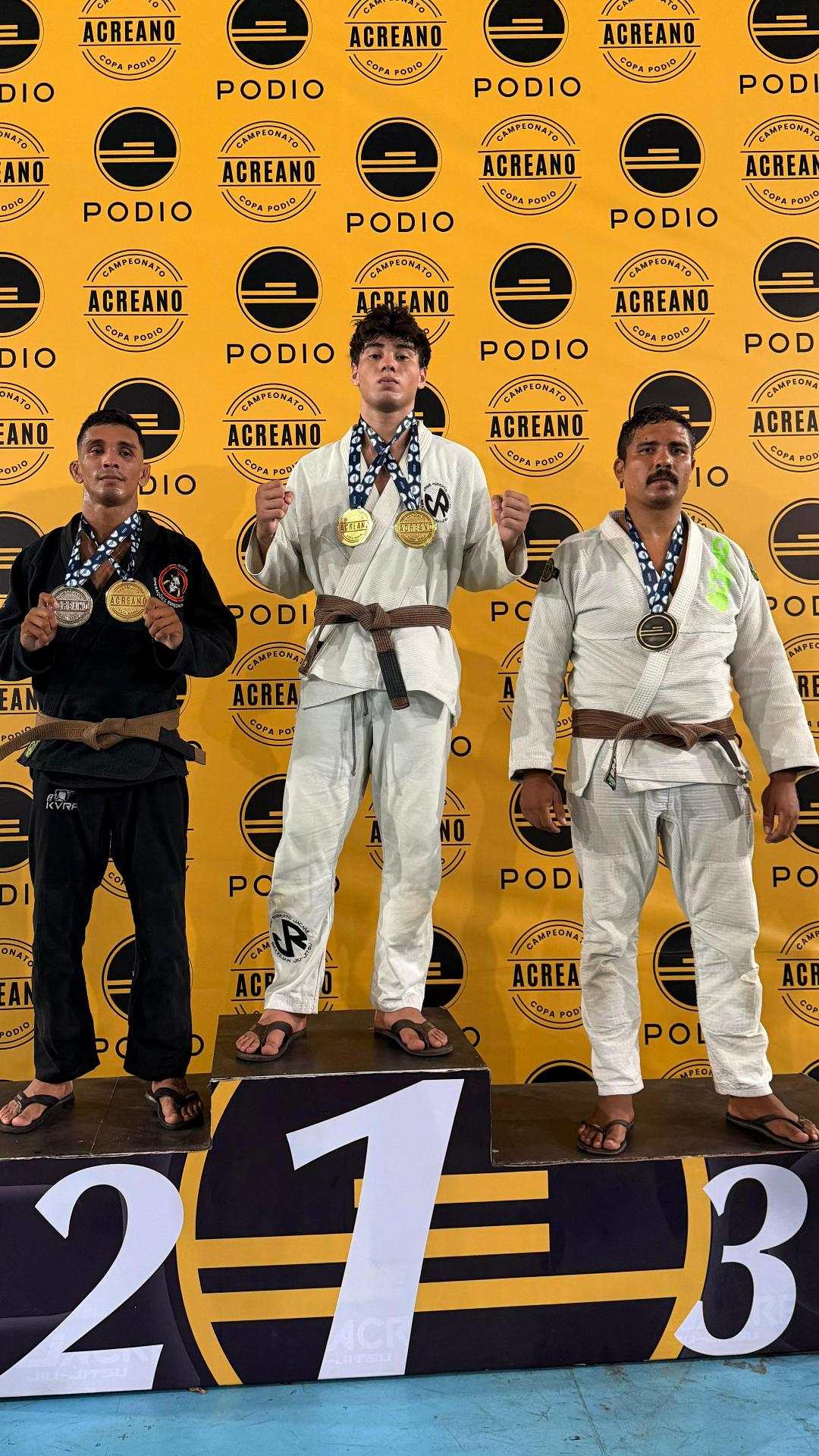 Mesmo enfrentando adversários mais pesados, ele manteve o domínio das lutas