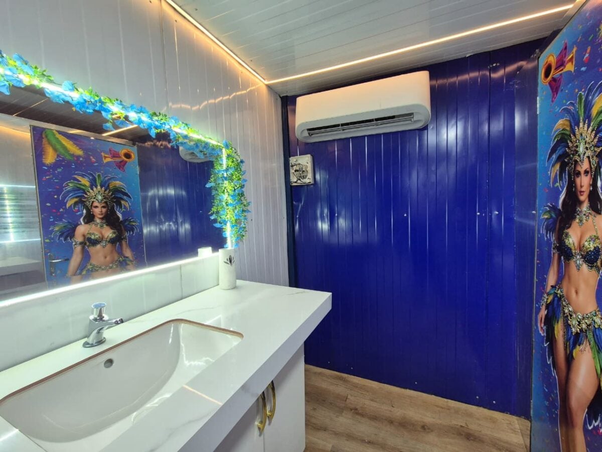 Neste ano, a folia conta com banheiros exclusivos para o público feminino equipados com climatização | Foto: ContilNet