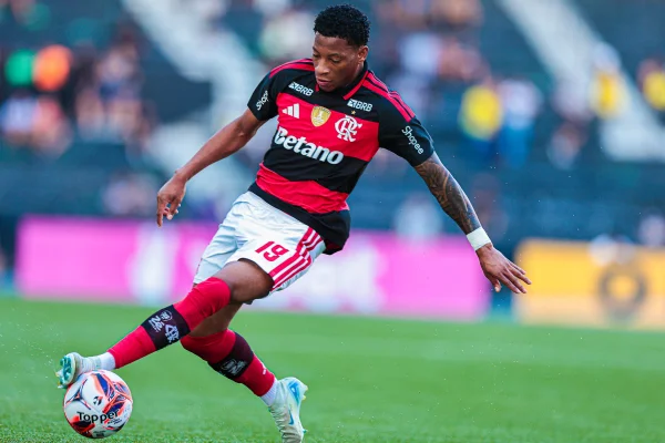 Flamengo bate Botafogo por 2 a 1, garante vaga na semifinal e enfrenta o Madureira.