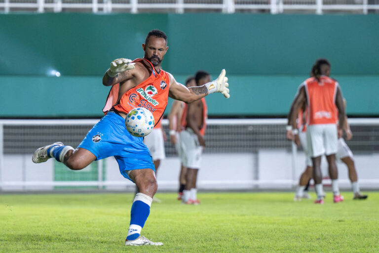 Goleiro Bruno defende dois pĂȘnaltis, mas Vasco-AC Ă© eliminado da Copa do Brasil