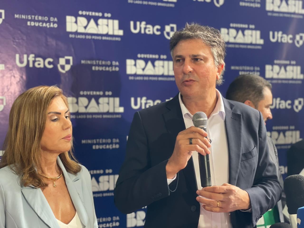 Ministro Camilo Santa cumpre agenda na Ufac