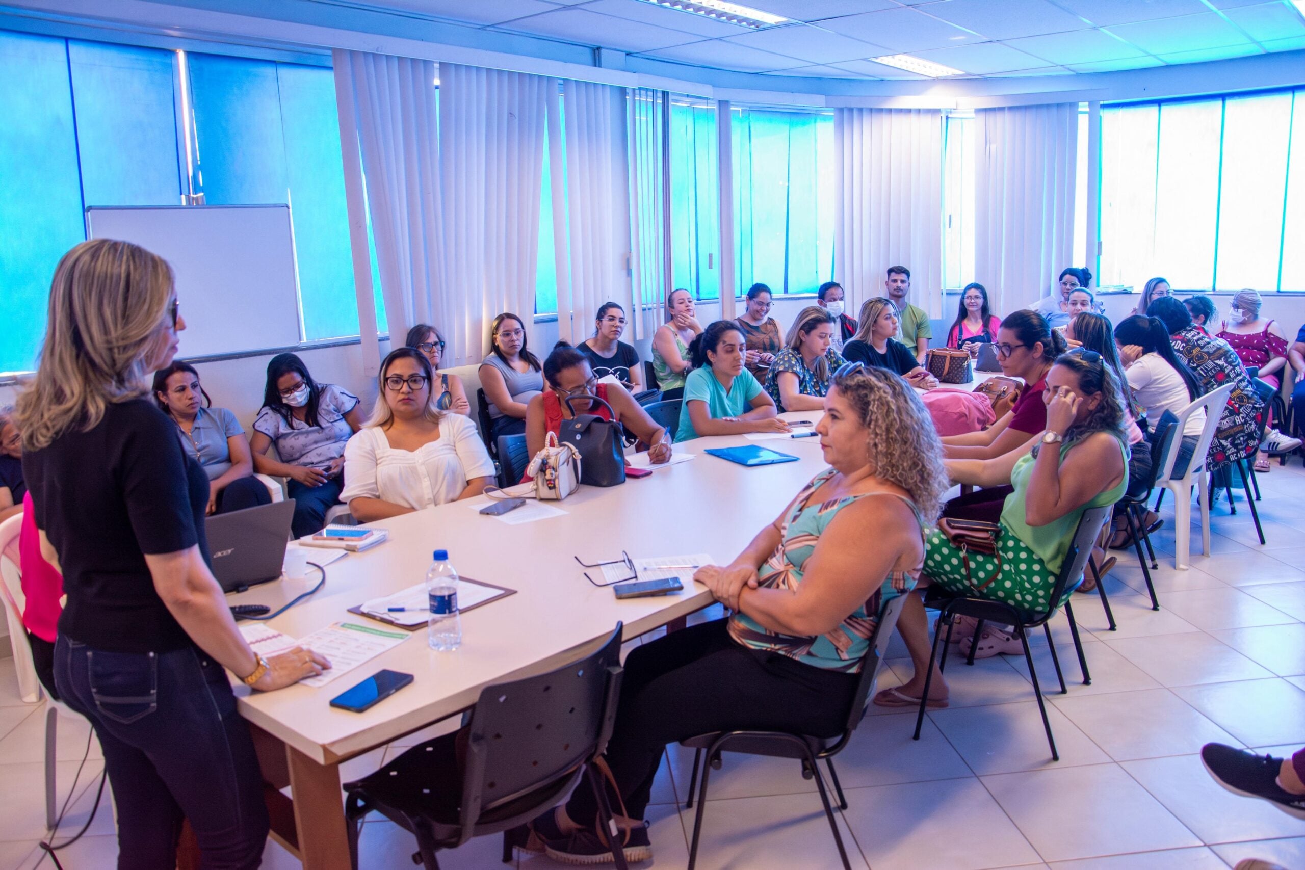 Rio Branco capacita profissionais de saúde para vacina contra a dengue antes da chegada das doses
