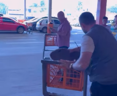 Capivara é flagrada dentro de supermercado