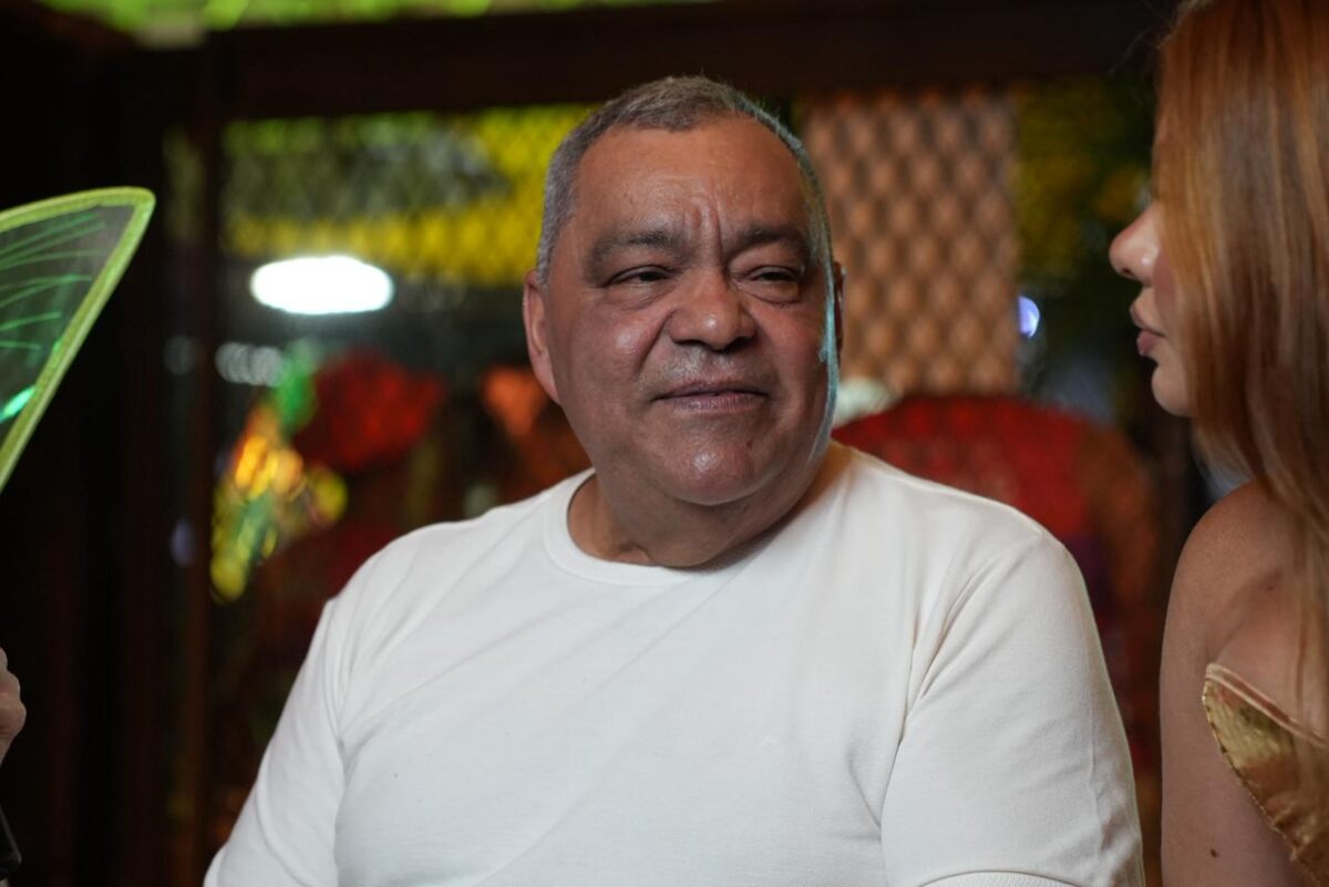 Segundo ele, a deputada Meire Serafim, sua esposa, fará uma pausa na política para se preparar para um possível retorno.