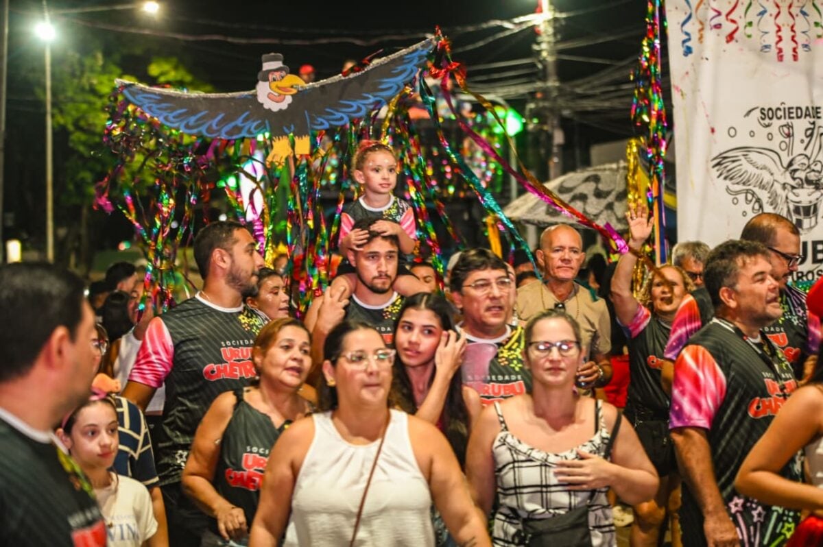 om o carro de som, centenas de foliões se uniram ao bloco e fizeram uma linda festa na avenida | Foto: ContilNet/Orna