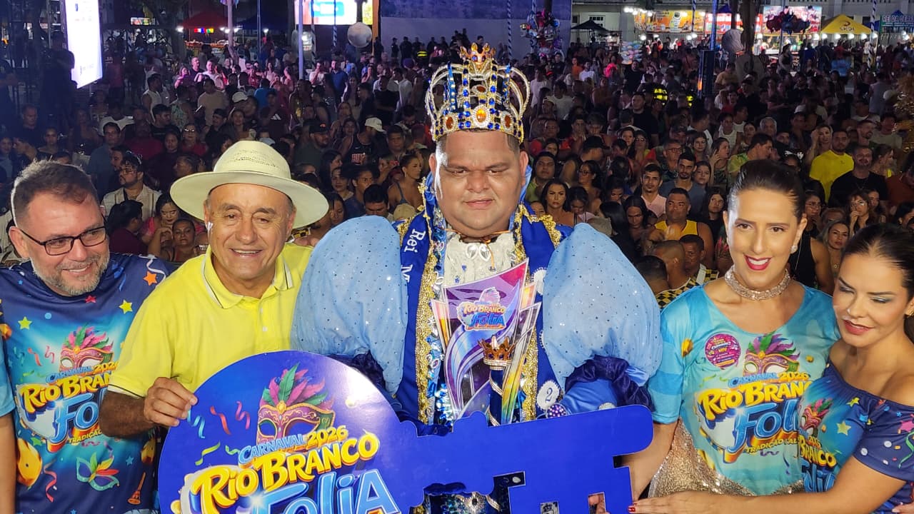 Visivelmente emocionado, ele fez questão de agradecer à equipe que o acompanhou na preparação