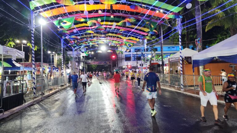 Chuva pode comprometer apresentação dos blocos nesta terça-feira