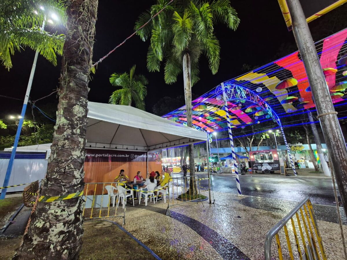 O Carnaval no Acre deve terminar debaixo d’água. O Inmet emitiu aviso de perigo potencial para chuvas intensas até o final desta terça-feira.