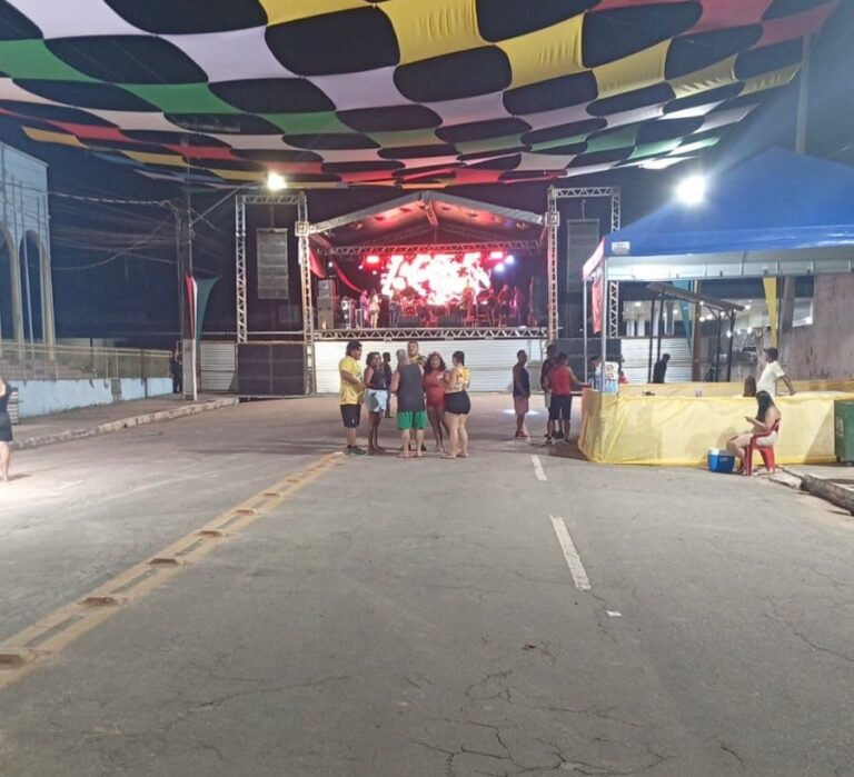 Vazio! Primeira noite de Carnaval em Sena tem público abaixo do esperado