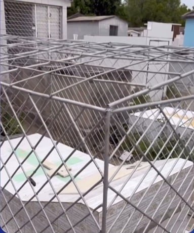 Amor além da vida: esposa instala grade em túmulo do marido e caso viraliza nas redes sociais