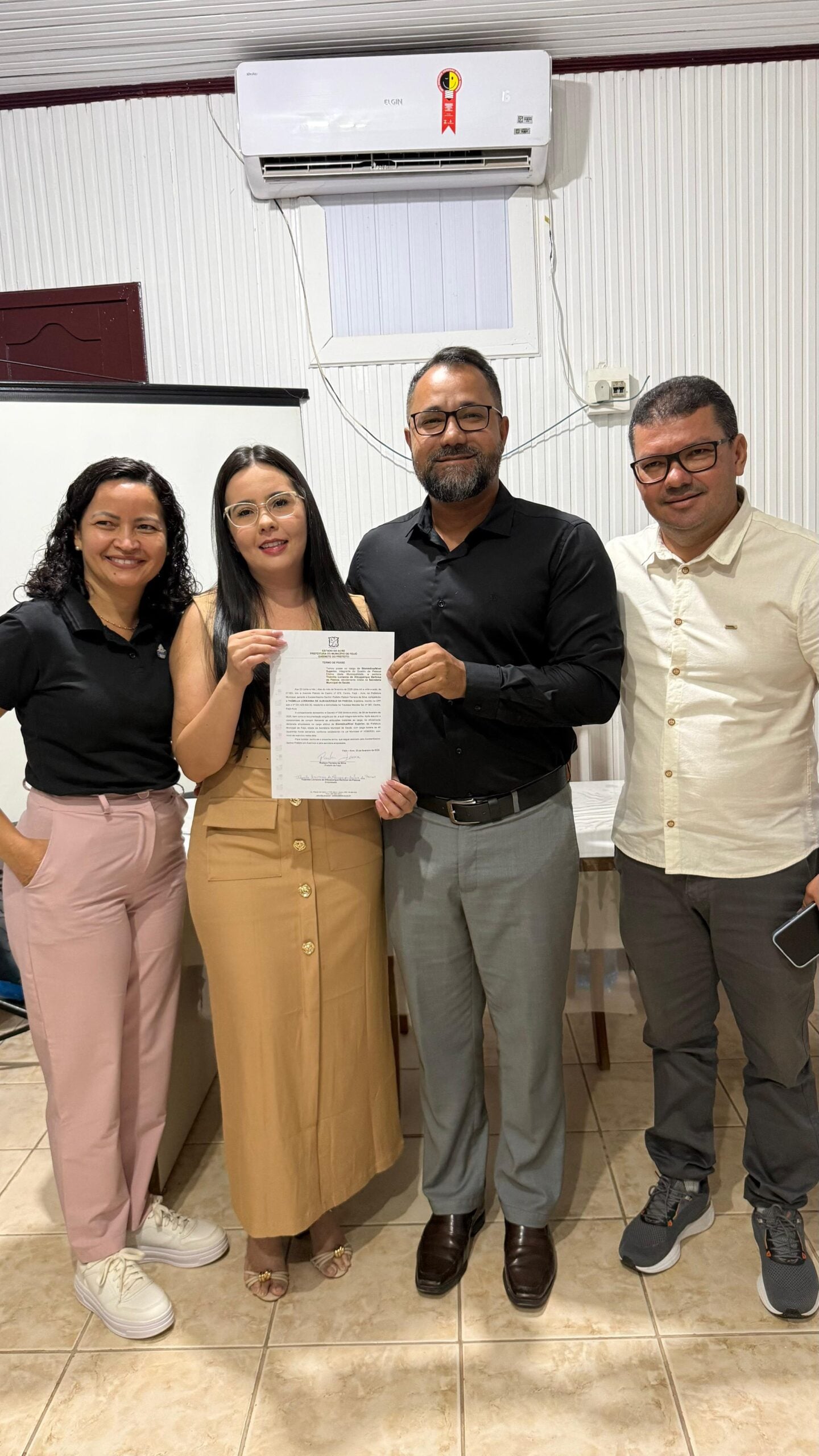 A equipe recém-contratada é composta por um enfermeiro, um técnico de enfermagem, dois educadores físicos, um fisioterapeuta, três agentes de endemias e uma biomédica