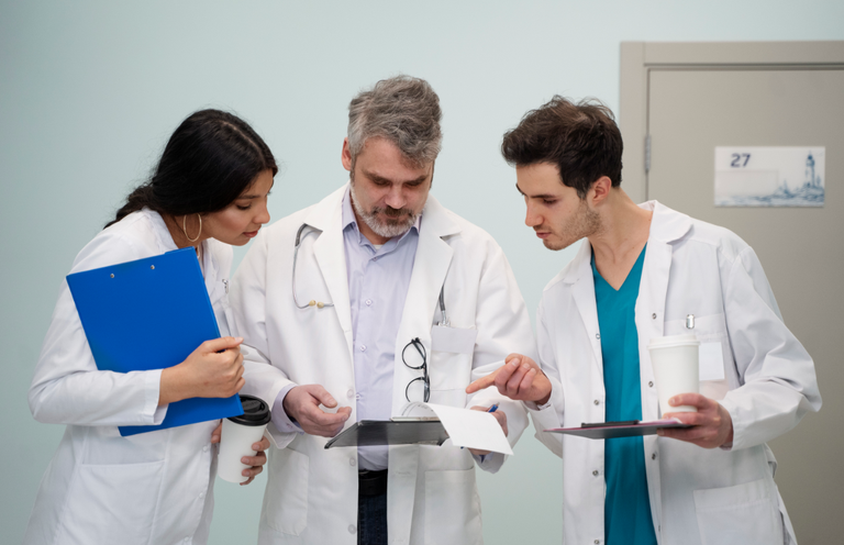 A Bolívia publicou certificação reafirmando que todos os diplomas emitidos pelas universidades públicas autônomas do país possuem validade plena