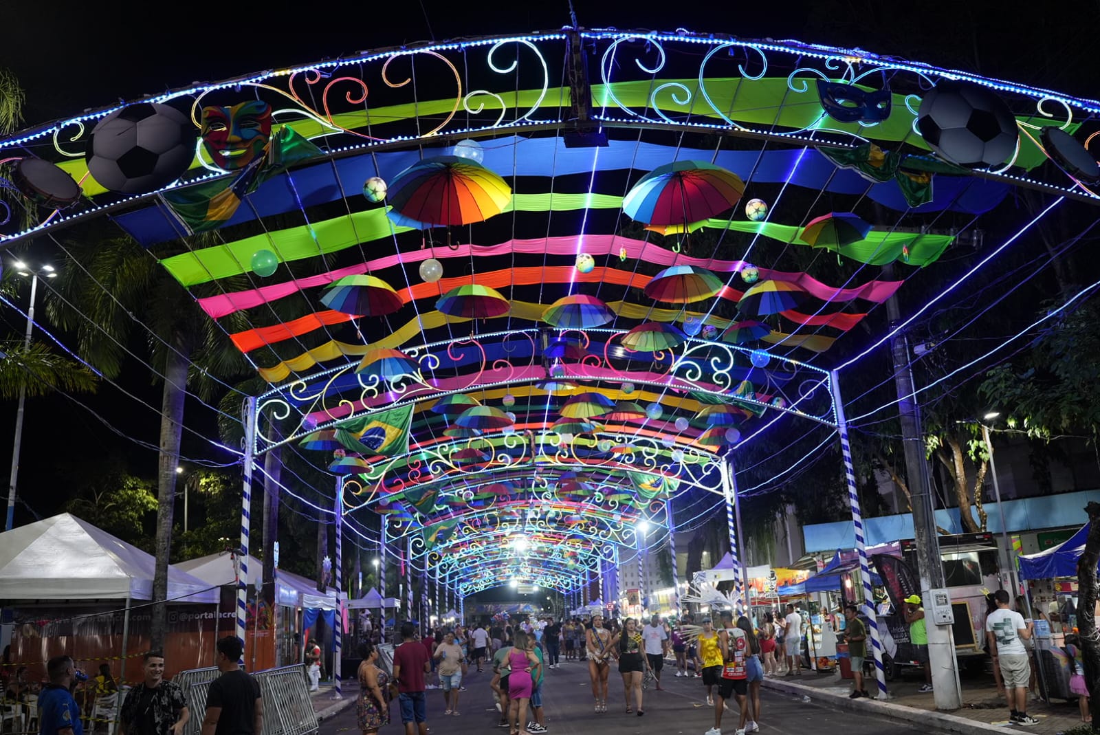 A CriArt executou toda decoração da Praça, além da implementação de containers climatizados como banheiros, camarins e centrais de imprensa