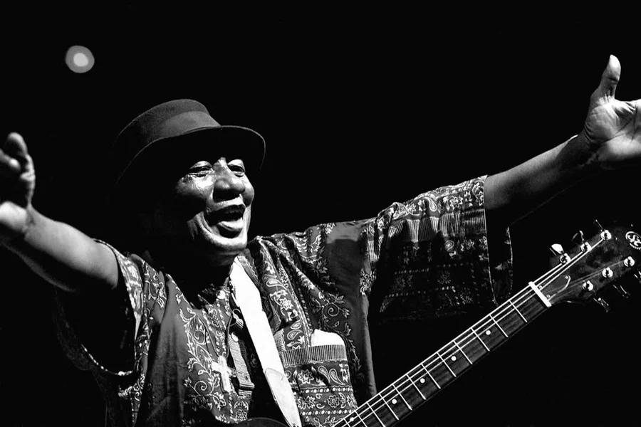 Referência do highlife e do afrobeat inicial, Ebo Taylor deixa legado que atravessou continentes e décadas.