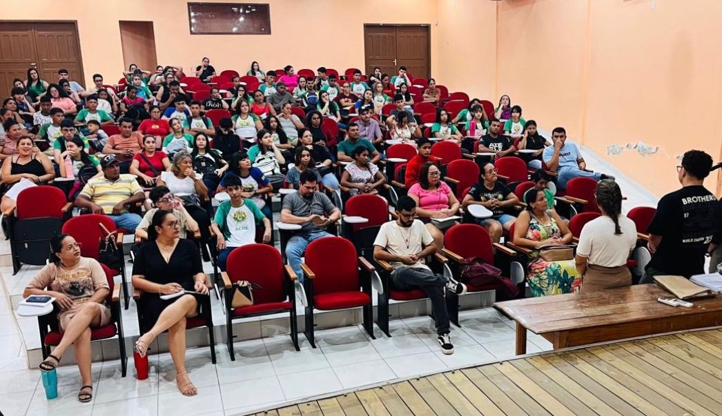 O evento também contou com a presença de representantes do núcleo da Secretaria de Estado de Educação (SEE)