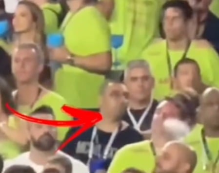 Vídeo de Flávio Bolsonaro em igreja volta a circular e internautas resgatam imagens antigas