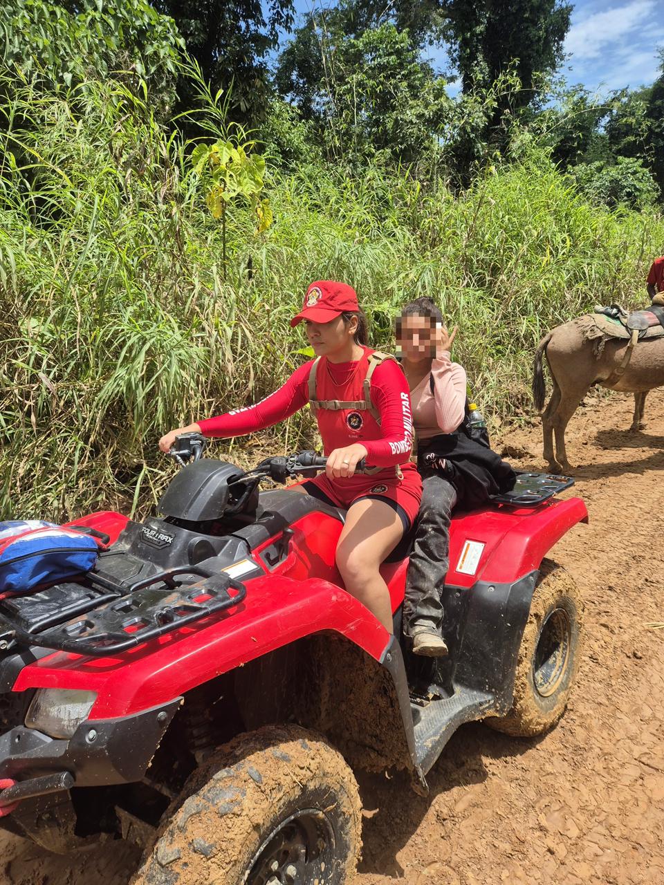 Mesmo diante das dificuldades de acesso características da região, os bombeiros conseguiram chegar até a gestante