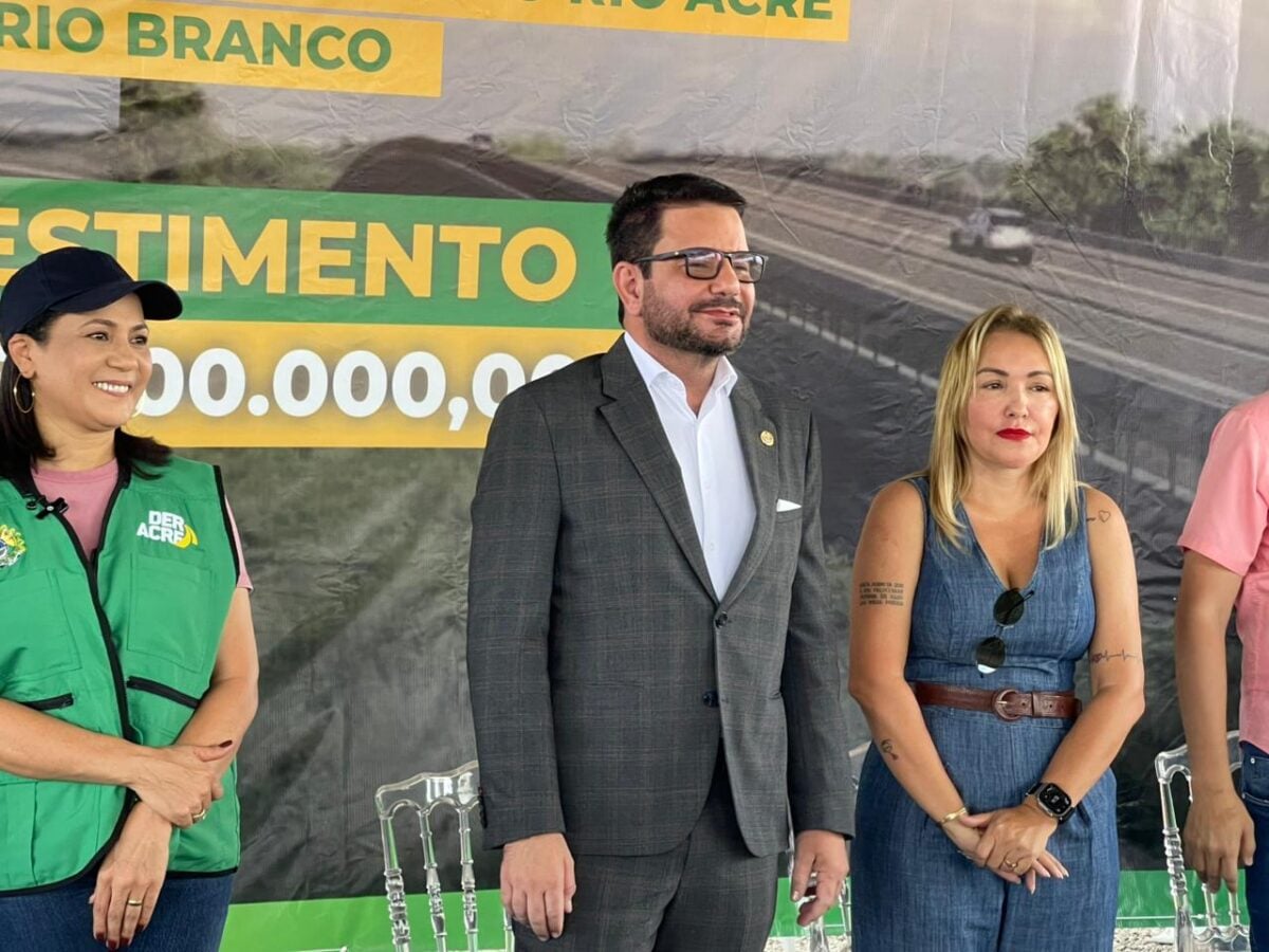 Gladson alfineta adversários, defende governo e desabafa