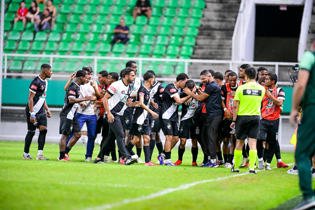 Vasco-AC sai na frente e faz 1 a 0 sobre o Velo Clube-SP na Arena da Floresta
