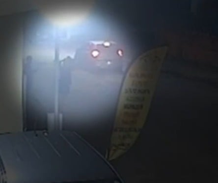 Homem é procurado após arrastar ex-namorada por cerca de 400 metros com carro