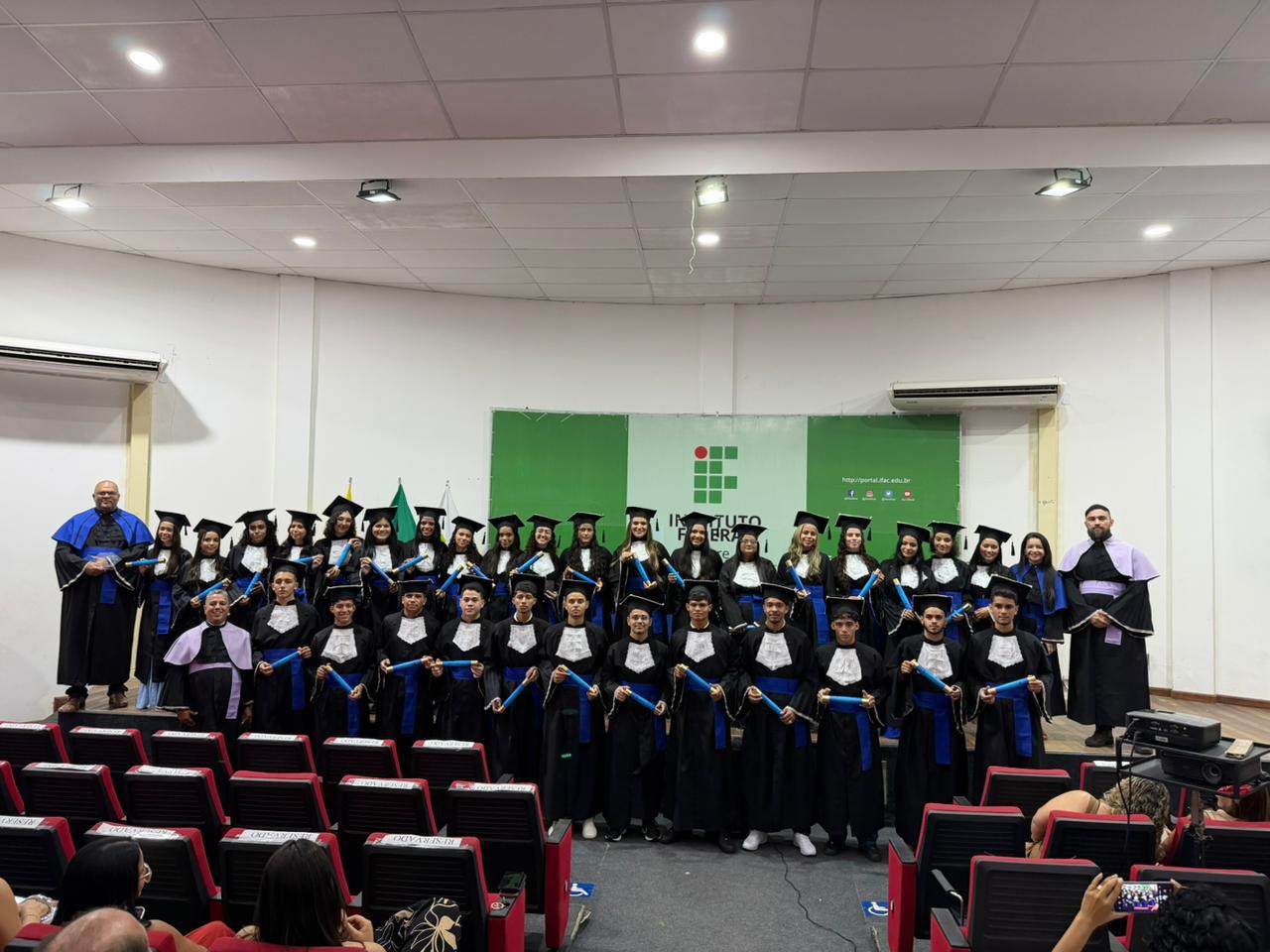 Ao todo, 37 estudantes concluíram a formação, encerrando uma etapa marcada por dedicação, desafios e conquista