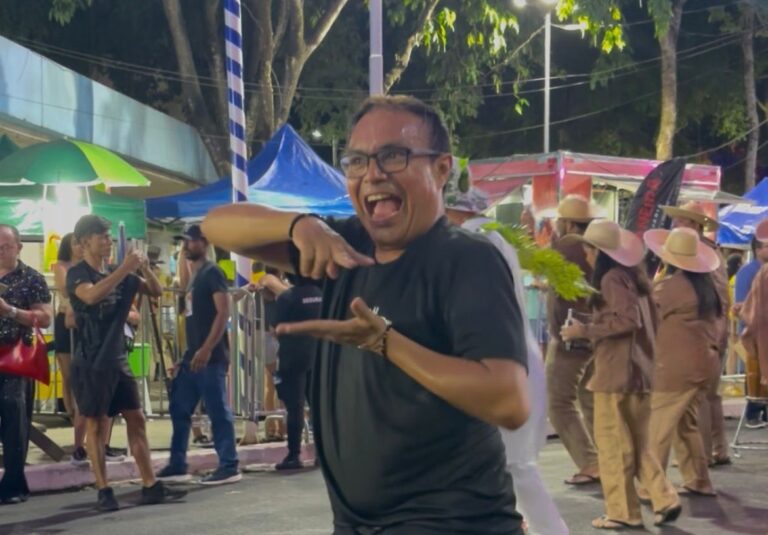 Neste ano, o Fuxico apresentou o enredo “Daime Luz”, uma homenagem artística à espiritualidade amazônica