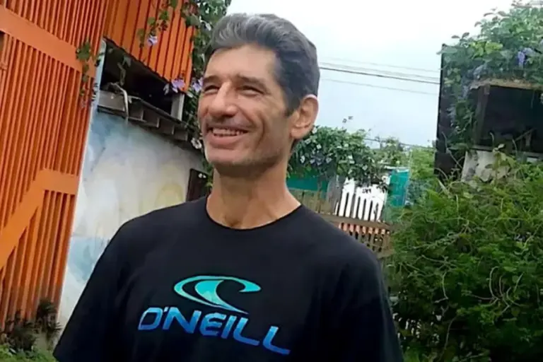 Astro do surfe é brutalmente assassinado em casa na Costa Rica