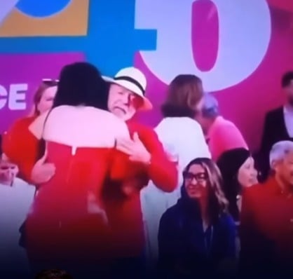 Web aponta “crise de ciúmes” de Janja após Lula abraçar mulher no palco