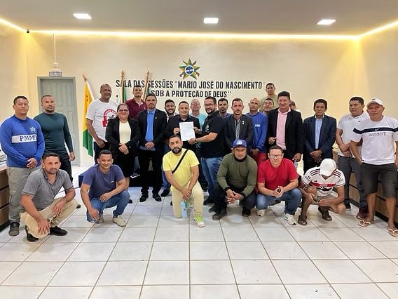 Servidores de Manoel Urbano celebram reenquadramento de cargos públicos