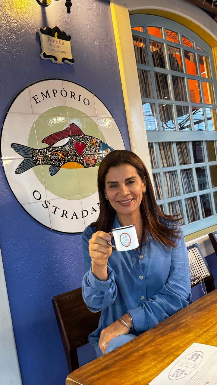 Com seu carisma e olhar atento aos acontecimentos sociais, Márcia conquista leitores e amigos | Foto: Cedida