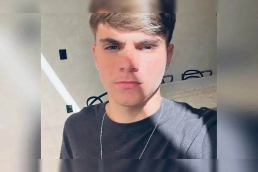 Depois de mais de duas semanas internado em estado crítico, o estudante Rodrigo Helbingen Fleury Castanheira, de 16 anos, morreu.