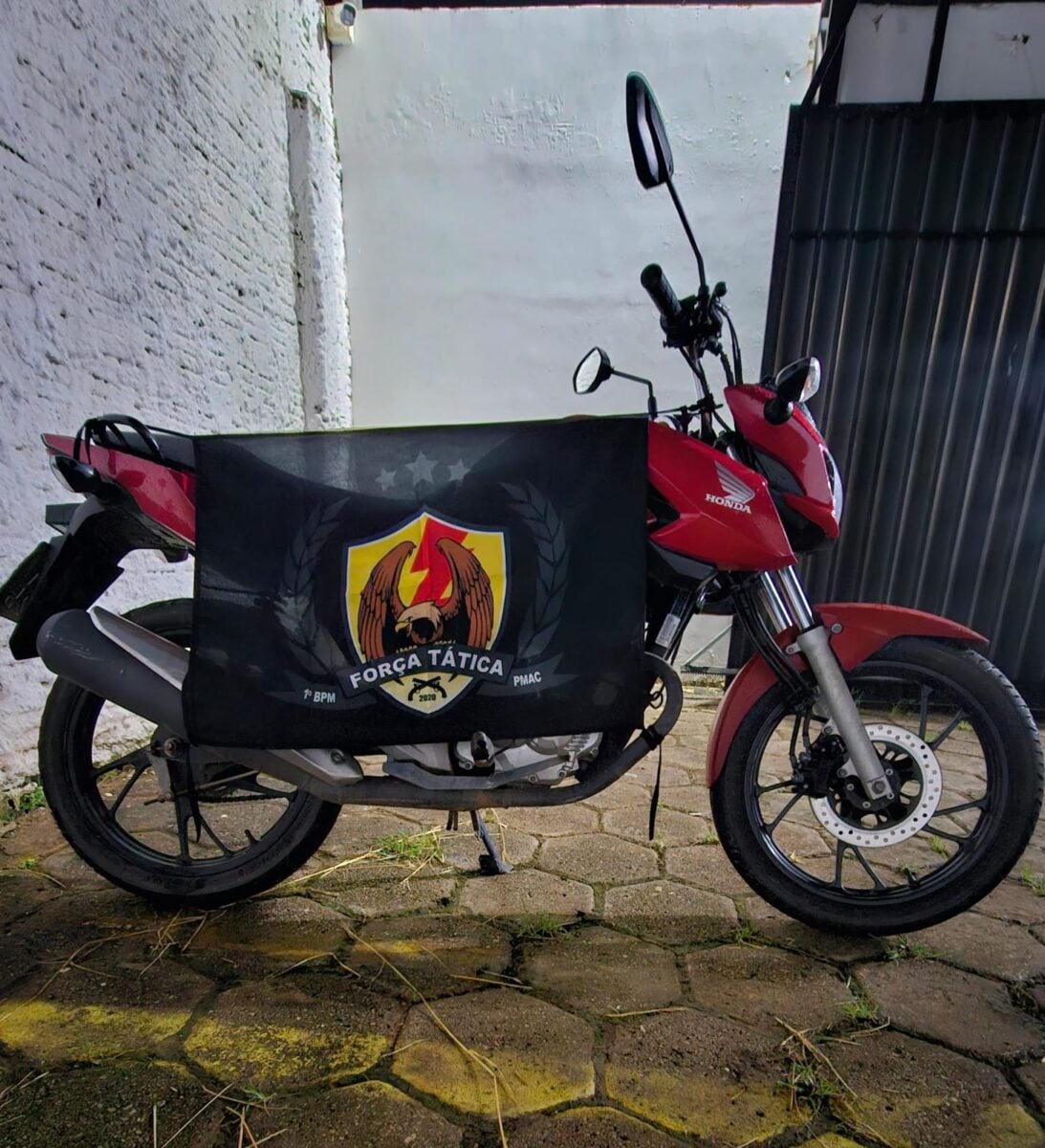 Motocicleta e pertences roubados foram recuperados em Rio Branco/Foto: Reprodução