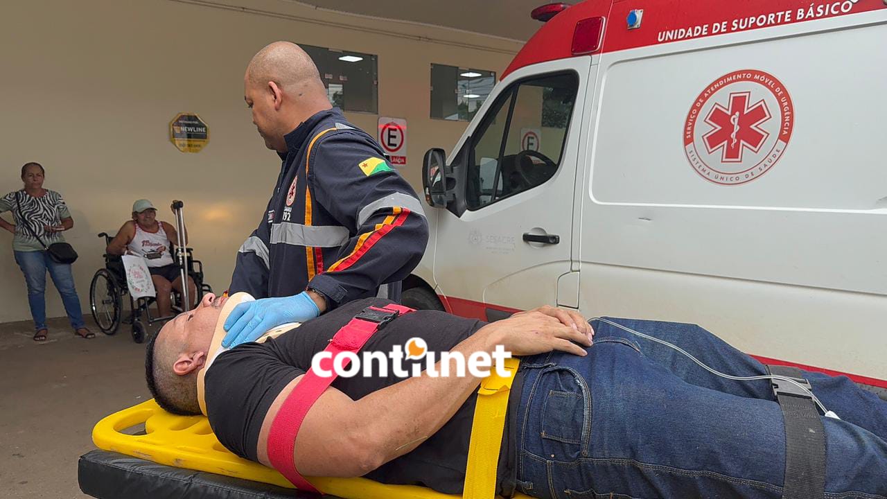 Sem controle da direção, o veículo subiu a calçada e avançou cerca de 30 metros para dentro de uma área de mata