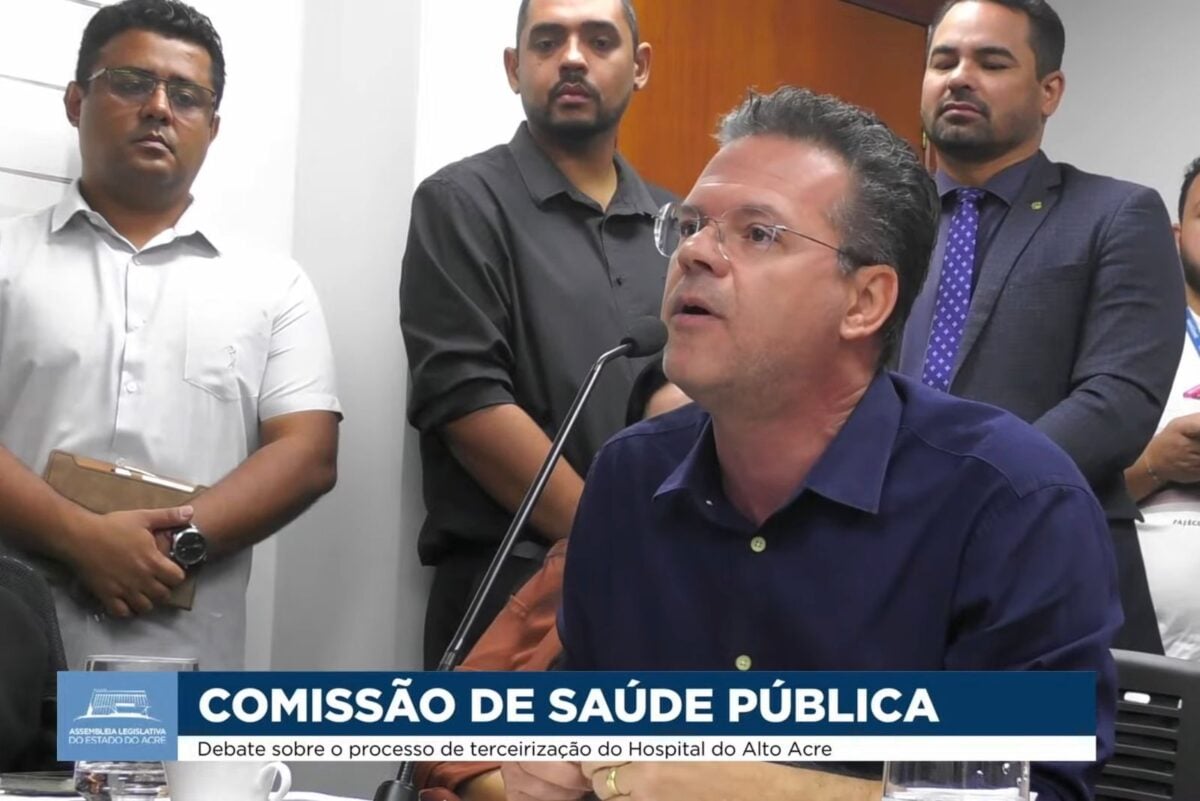 Osvaldo relembrou o histórico de tentativas de diálogo, citando que o secretário de saúde chegou a solicitar uma pauta em setembro de 2024 para iniciar o debate