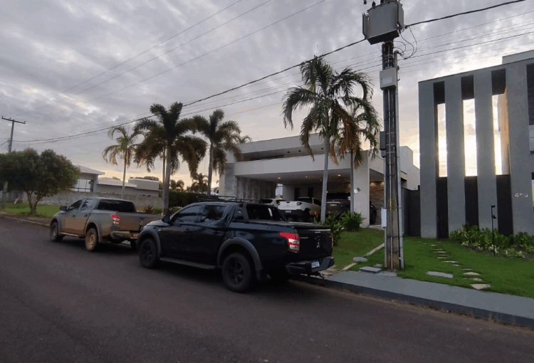 Ação conjunta mira esquema de fraude tributária, cumpre mandados de busca e apreensão e recolhe provas para aprofundar as investigações.