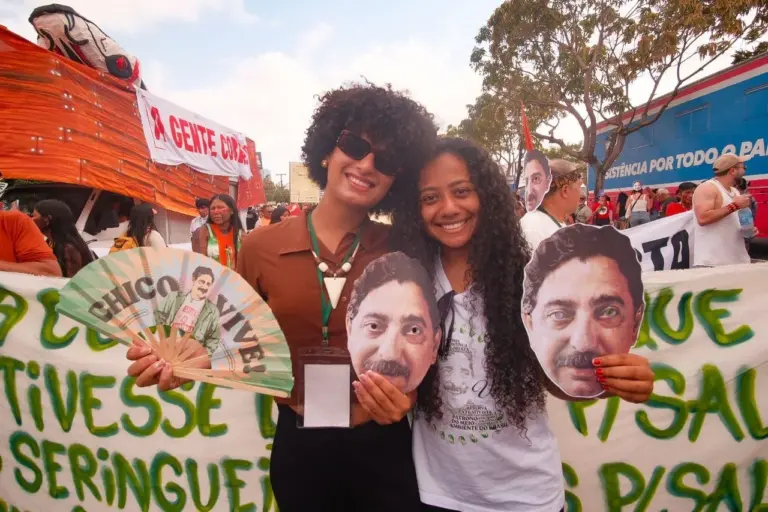 O Comitê Chico Mendes aposta que sim e quer provar isso no ritmo do frevo. O movimento socioambiental convida os foliões a curtirem o Carnaval