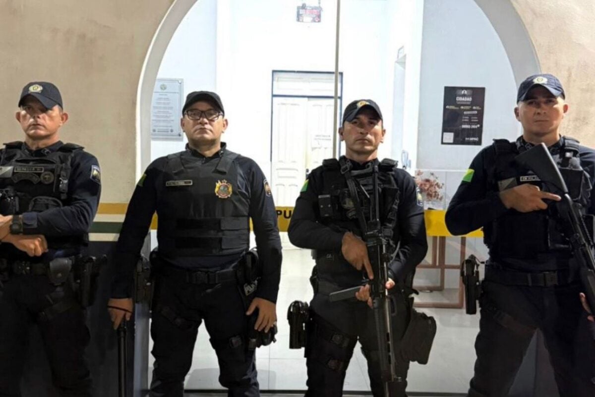 Polícia interrompe agressão contra mulher