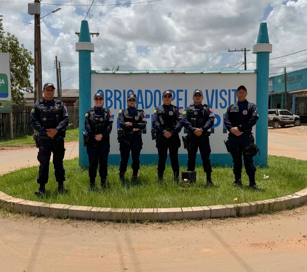 Os policiais também repassaram orientações sobre os diferentes tipos de violênciaOs policiais também repassaram orientações sobre os diferentes tipos de violência