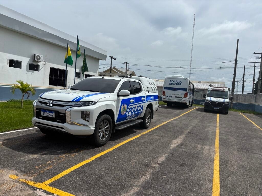 Com a confirmação da ordem judicial, o homem foi conduzido à delegacia e permanece à disposição da Justiça.