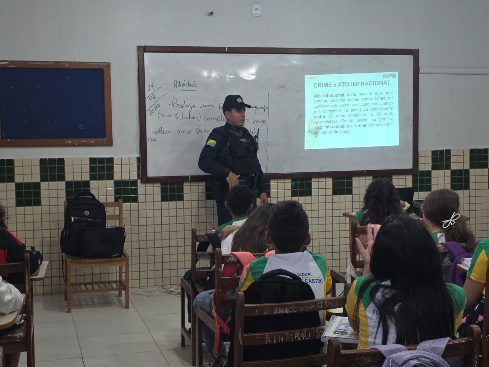 A iniciativa inclui a presença de policiais nas proximidades das escolas, além de atividades educativas voltadas à orientação dos alunos