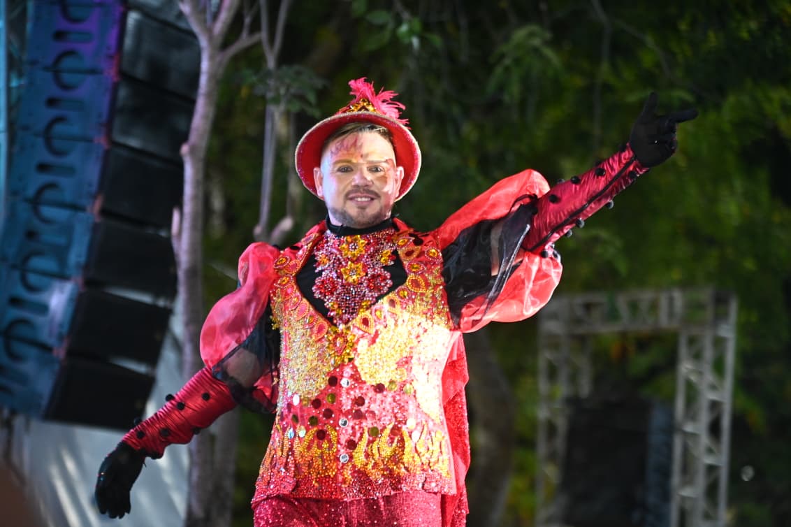 O candidato tem 1,70 de altura, torce para o Palmeiras e representa a Quadrilha Junina Pega-Pega e Bloco Sambase