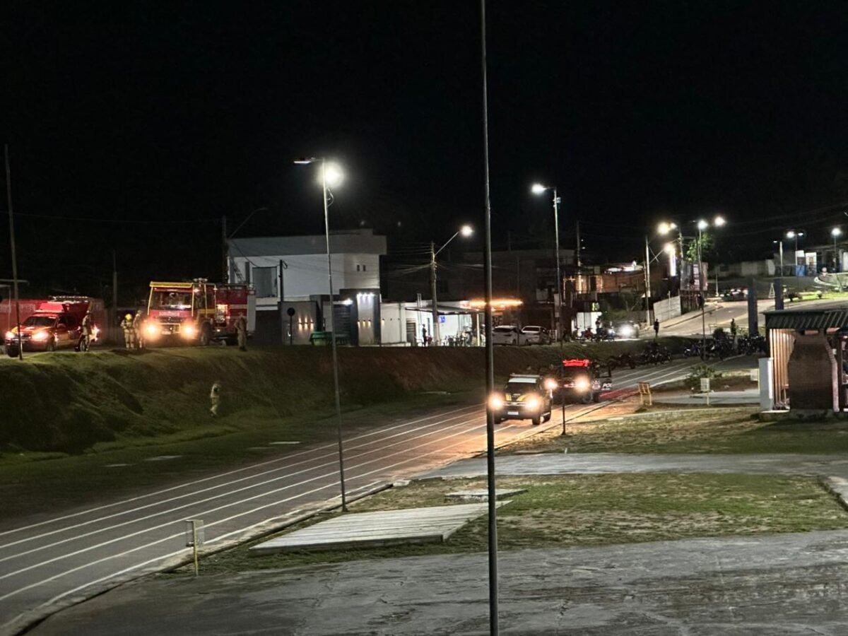 Princípio de incêndio assusta frequentadores do complexo esportivo em Cruzeiro do Sul