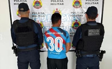 A cocaína foi apreendida e o homem preso em flagrante