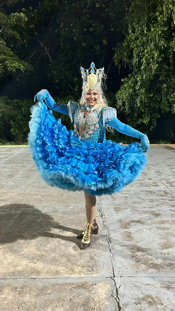 O primeiro ensaio também contou com a apresentação da rainha G, Isabella Santos